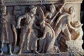 Volterra. La grandiosa serie di urne cinerarie del Museo Etrusco Guarnacci. 